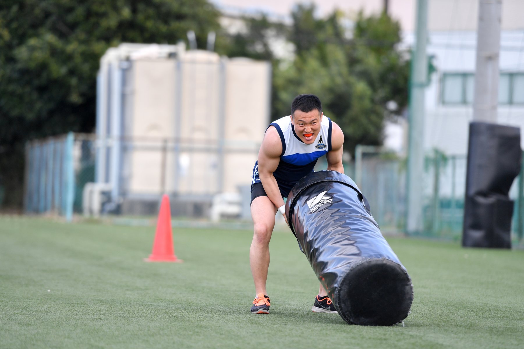 ラグビーの練習をする湯上裕盛